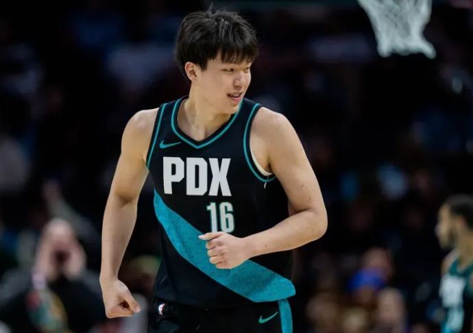 pg电子河南站-仅上49秒！杨瀚森成笑话！开拓者无情弃用，球迷：小杨委屈了|波特兰开拓者队|犹他爵士队|中国篮球|杨翰森|篮板_新浪体育_新浪新闻